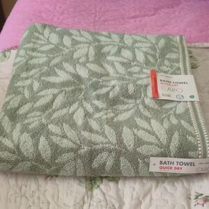 Leaf Design Bath Towel - Soft Green